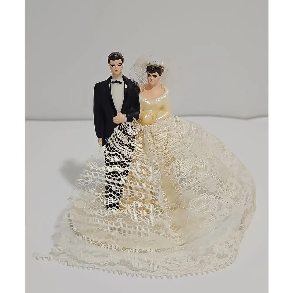 Vintage Bride Groom Wedding Cake Topper Lace Veil 50s 60s Retro Coquette